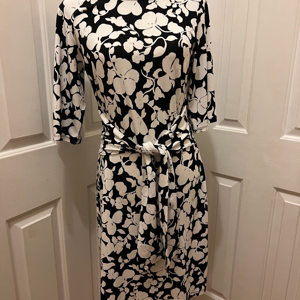Ann Taylor Scoop Neck Black White Floral Print Sash Dress Size 2